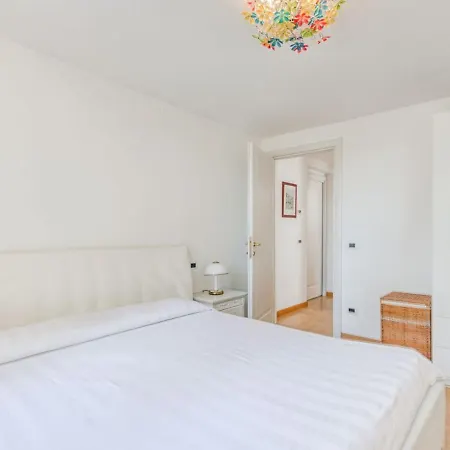 Modern In With Balcony Near Town Centre דירה סנרמו